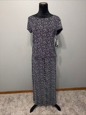 Briggs New York Black & White Floral Top